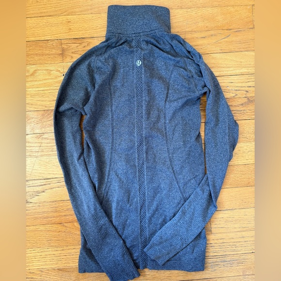 Lululemon 1/4 zip - Picture 3 of 6